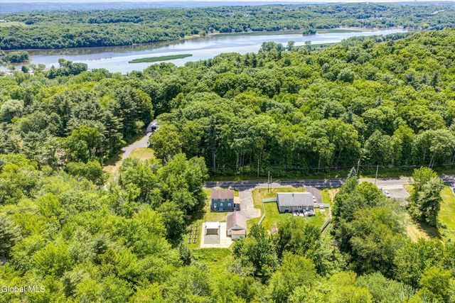 162 Clamsteam Road, Halfmoon, NY 12065