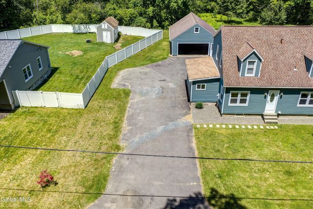162 Clamsteam Road, Halfmoon, NY 12065