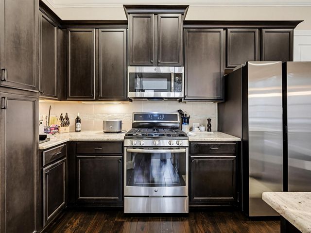 8418 Oak Leaf Point Drive, Houston, TX 77055