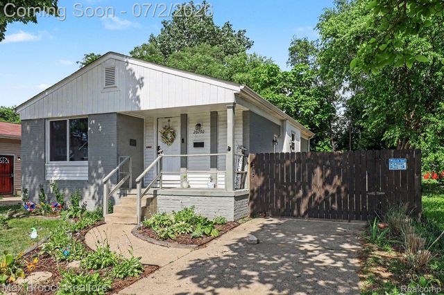 20792 Parkside Boulevard, Royal Oak Charter Township, MI 48220