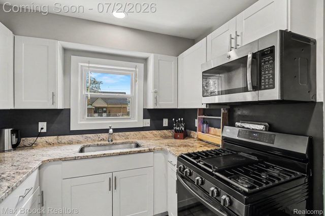20792 Parkside Boulevard, Royal Oak Charter Township, MI 48220