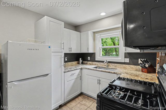 20792 Parkside Boulevard, Royal Oak Charter Township, MI 48220