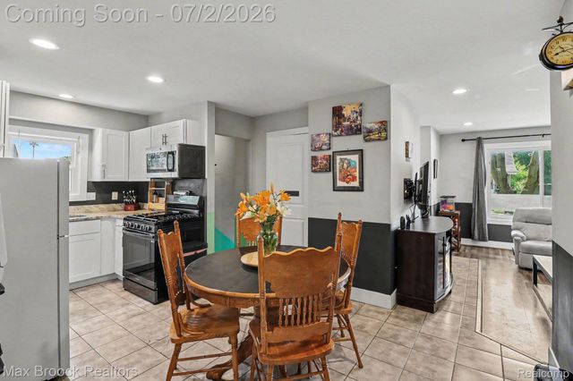 20792 Parkside Boulevard, Royal Oak Charter Township, MI 48220