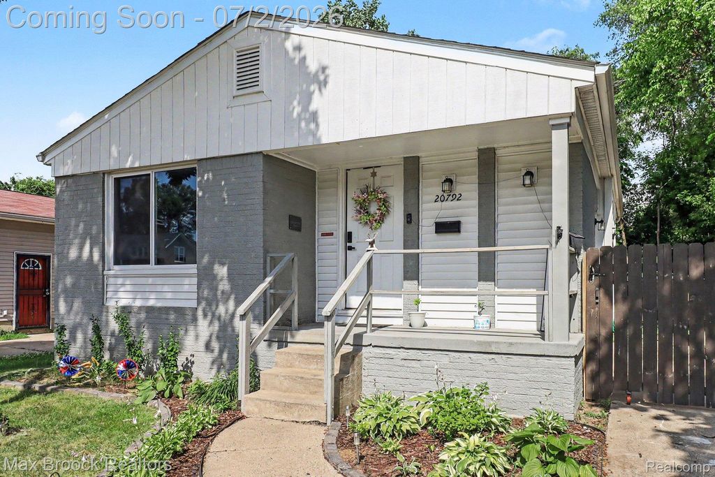 20792 Parkside Boulevard, Royal Oak Charter Township, MI 48220
