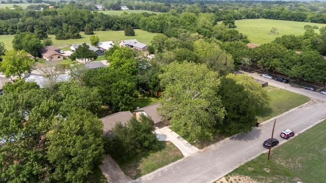 903 Mimosa DR, Lockhart, TX 78644