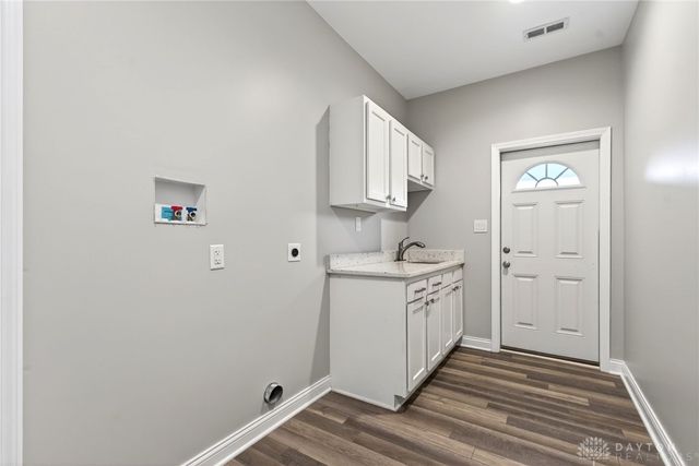 567 Golden Maple Avenue, Brookville, OH 45309