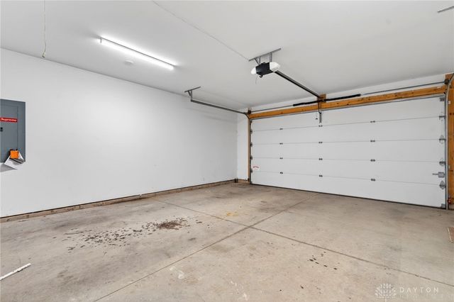 567 Golden Maple Avenue, Brookville, OH 45309