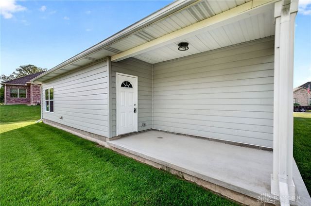 567 Golden Maple Avenue, Brookville, OH 45309
