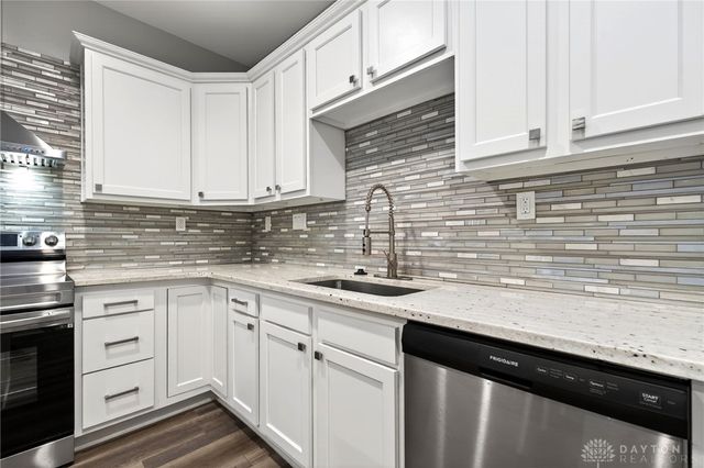 567 Golden Maple Avenue, Brookville, OH 45309