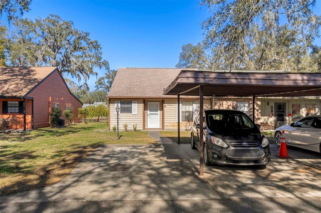 35077 WHISPERING OAKS BOULEVARD, Dade City, FL 33523