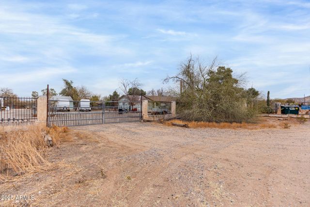 35011 N 3RD Street, Phoenix, AZ 85086