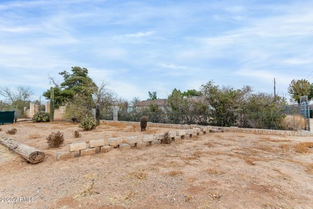 35011 N 3RD Street, Phoenix, AZ 85086