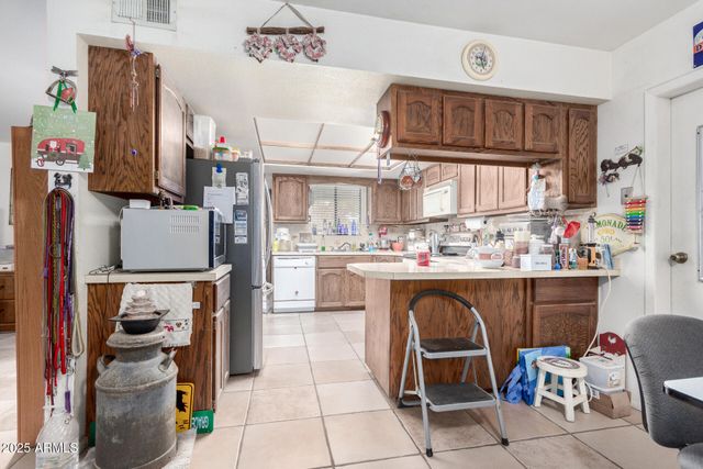 35011 N 3RD Street, Phoenix, AZ 85086