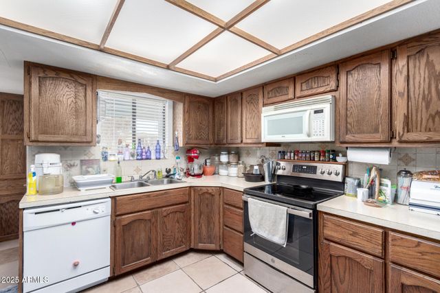 35011 N 3RD Street, Phoenix, AZ 85086