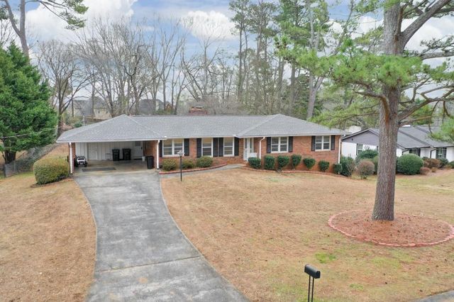 1055 Tuxedo Drive, Roswell, GA 30075