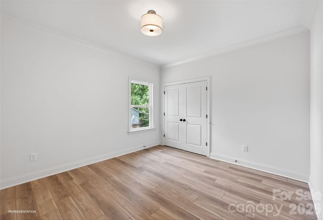9006 Pinenoll Lane, Charlotte, NC 28215