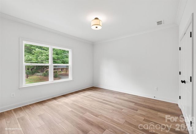 9006 Pinenoll Lane, Charlotte, NC 28215