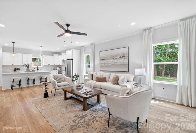 9006 Pinenoll Lane, Charlotte, NC 28215
