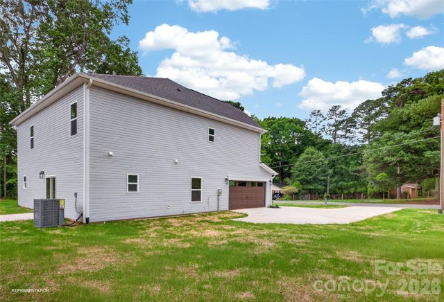 9006 Pinenoll Lane, Charlotte, NC 28215