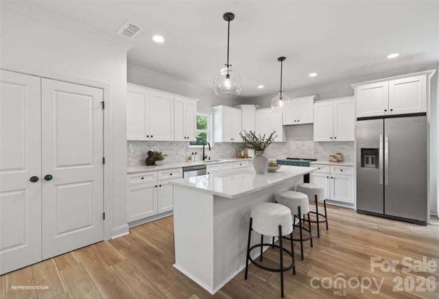 9006 Pinenoll Lane, Charlotte, NC 28215
