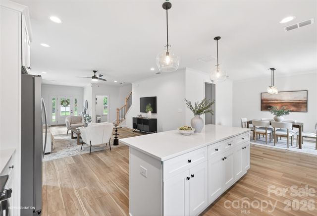 9006 Pinenoll Lane, Charlotte, NC 28215