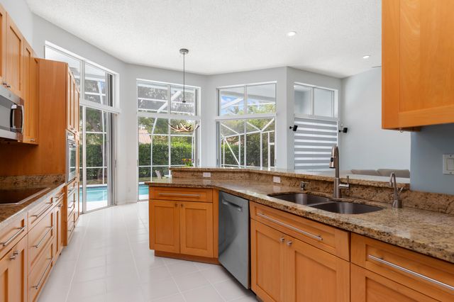 6040 NW 96th Way, Parkland, FL 33076