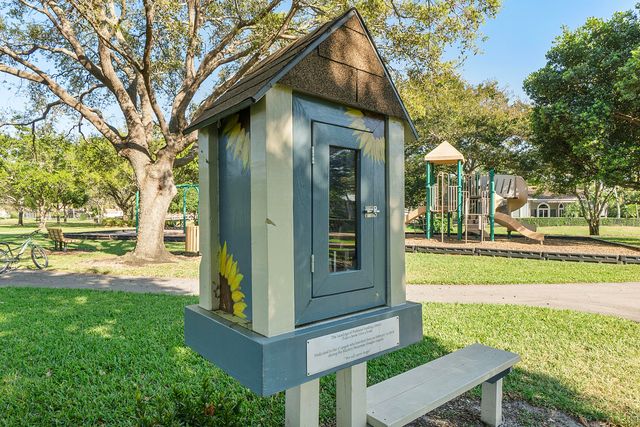 6040 NW 96th Way, Parkland, FL 33076