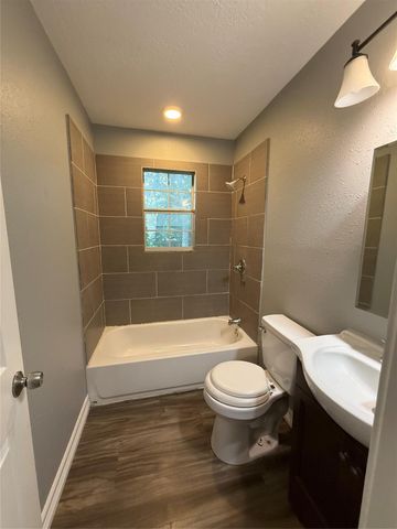 4308 6th Street, Bacliff, TX 77518