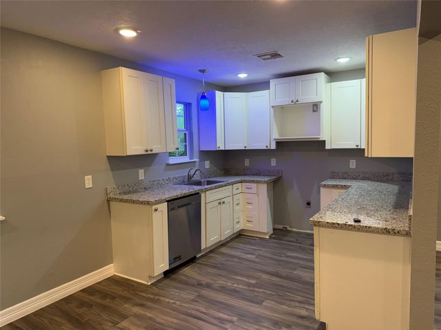 4308 6th Street, Bacliff, TX 77518