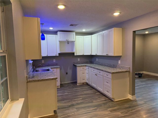 4308 6th Street, Bacliff, TX 77518