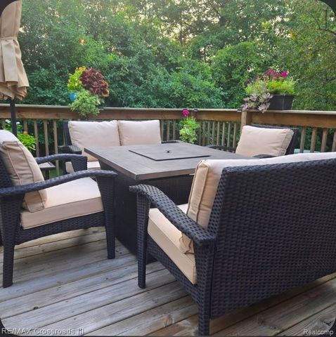 8776 Ironwood Drive, Van Buren Charter Township, MI 48111