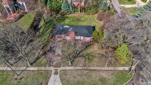 3431 Crooks Road, Troy, MI 48084