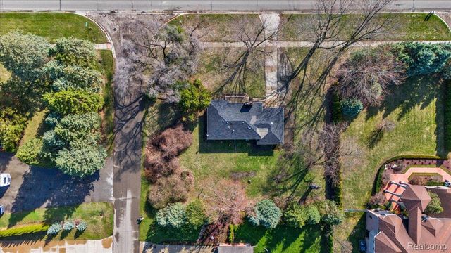3431 Crooks Road, Troy, MI 48084