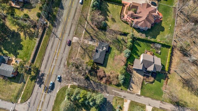 3431 Crooks Road, Troy, MI 48084