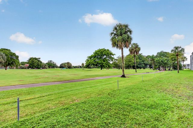 7640 NW 18TH Street 105, Margate, FL 33063