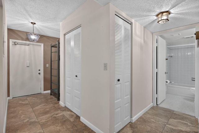 7640 NW 18TH Street 105, Margate, FL 33063