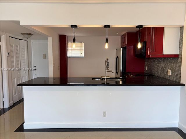 403 NW 68th Ave 502, Plantation, FL 33317