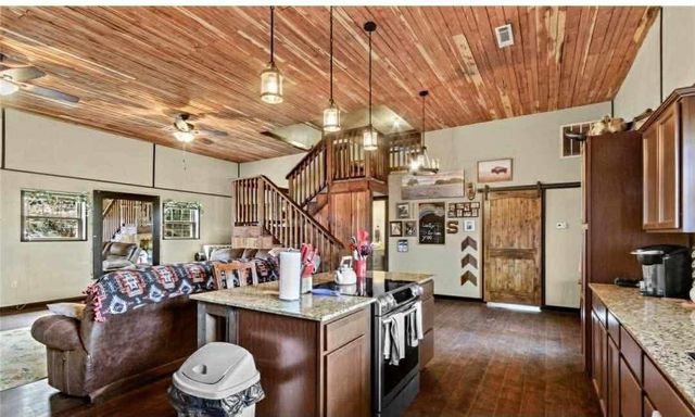 15075 Prairie Grove Lake Road, Prairie Grove, AR 72753