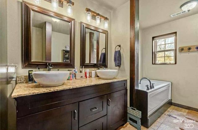 15075 Prairie Grove Lake Road, Prairie Grove, AR 72753