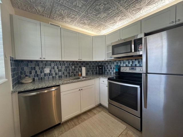 2600 SE Ocean Boulevard B7, Stuart, FL 34996