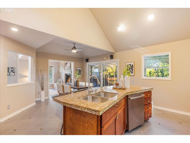 8770 Sw 71ST Pl, Portland, OR 97223