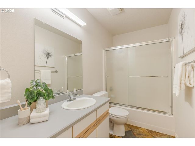 8770 Sw 71ST Pl, Portland, OR 97223