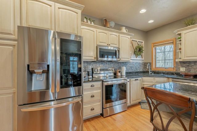 2230 E ELMVIEW DRIVE, Appleton, WI 54915