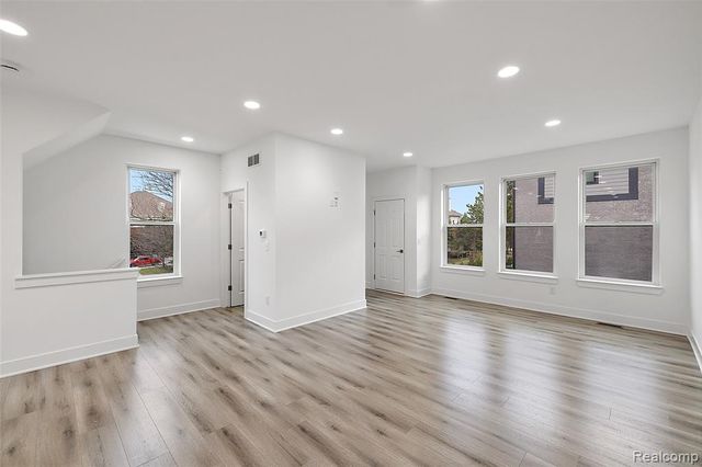 2853 Summers, Troy, MI 48084