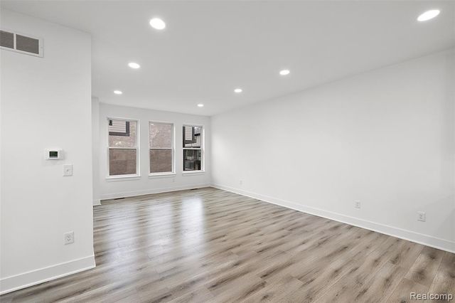 2853 Summers, Troy, MI 48084