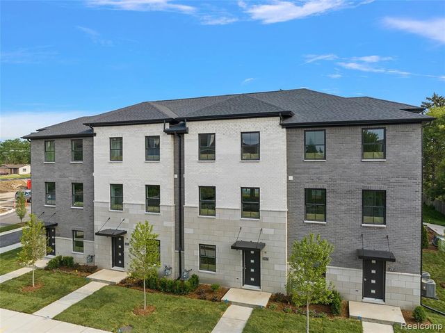 2853 Summers, Troy, MI 48084