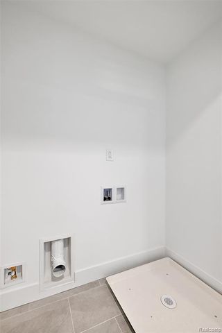 2853 Summers, Troy, MI 48084