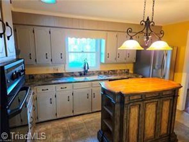 1524 Holly Circle, Wilkesboro, NC 28697