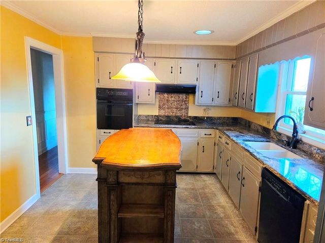 1524 Holly Circle, Wilkesboro, NC 28697