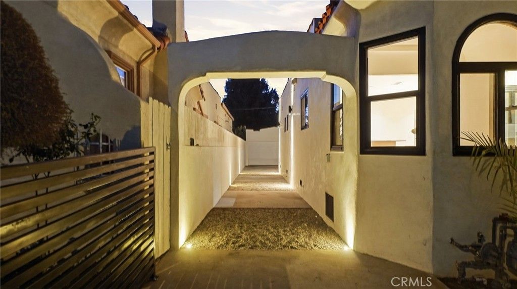 2943 Chesapeake, Los Angeles, CA 90016 — photo 3